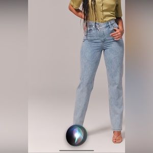 BRAND NEW - Abercrombie Curve Love Ultra High Rise 90s Straight Jean